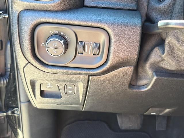 2019 RAM 1500 Laramie Crew Cab 4x4 5'7" Box